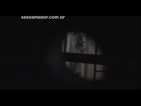❤️ Si Blondie ay lihim na nakunan ng video ng isang voyeur ng kapitbahayan na nakatago sa likod ng mga guwang na brick ❤️❌ Mahirap na porn sa porn tl.hentai-menu.ru ❤