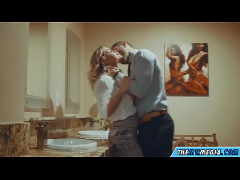 ❤️ Kapag ang isang busty blonde seduces sa isang pampublikong banyo ❤️❌ Mahirap na porn sa porn tl.hentai-menu.ru ❤